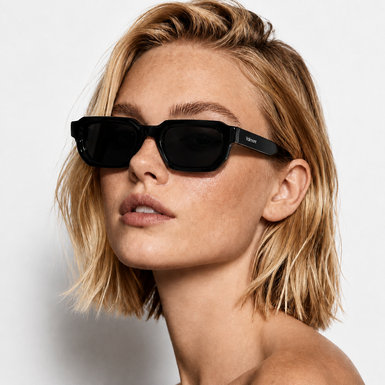 Óculos Saint Clair Noire usados por modelo